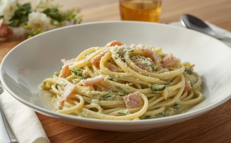Spinach Fettuccine with Ham and Cream Cheese Recipe