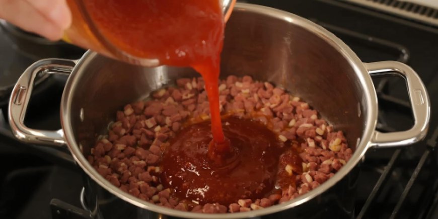 Add the minced meat.