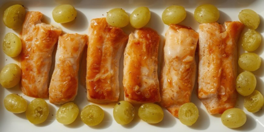 Place the grapes on a plate.