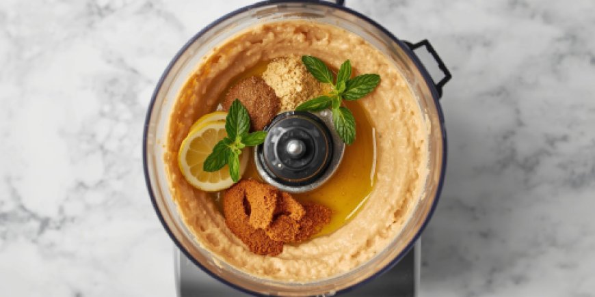 Prepare the hummus.